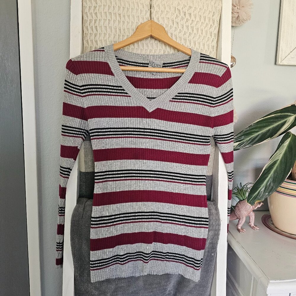 The Slope V-Neck Sweater – Grey & Maroon Stripes – Size Large